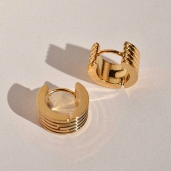 14k Chunky Small Gold Huggie Hoop Earrings - Picture 7 of 7